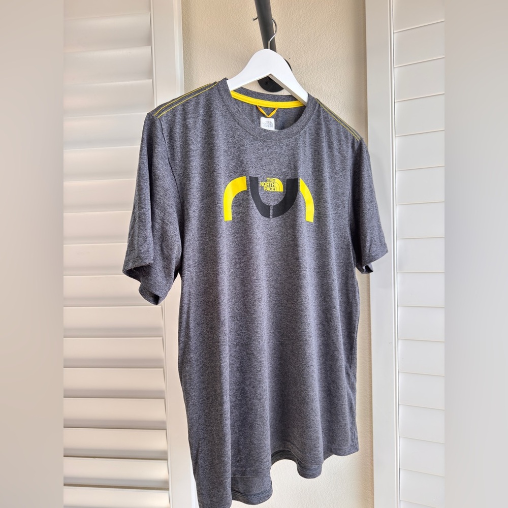 The North Face Heather Grey. Size M.  Short Sleeve Tee